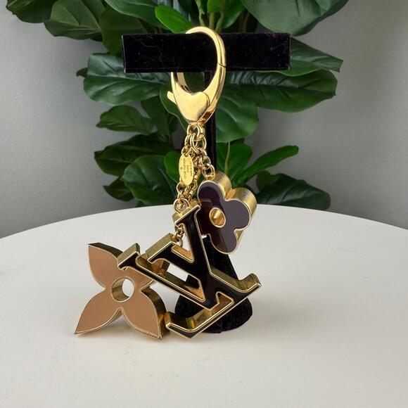 💎✨Authentic Louis Vuitton Fleur de Monogram Bag Charm - Picture 1 of 3